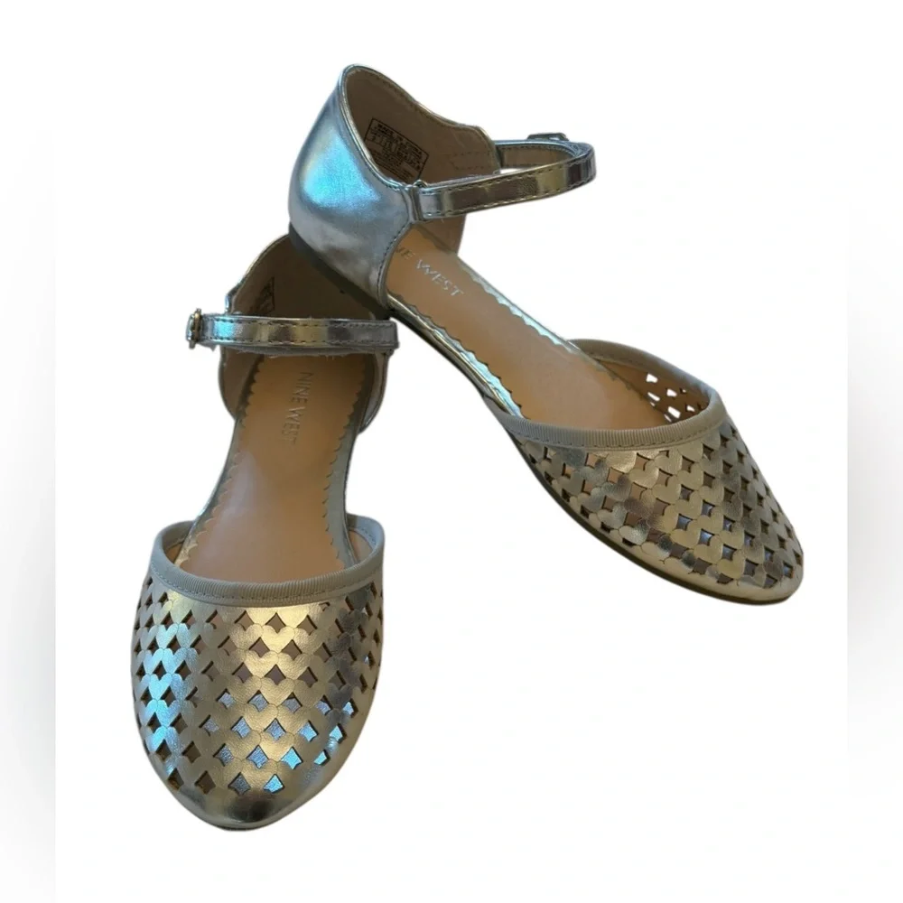 Nine West Vivien Metallic Silver Flats Size 2 M NWT - Picture 11 of 15